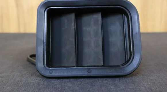 Mercedes-Benz SLK R170 Quarter panel pressure vent 1708300042 A1708300042