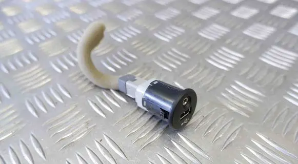 Nissan Juke I F15 USB socket connector 28023BH00A