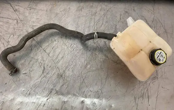 Ford Focus Coolant expansion tank/reservoir 8V61-8K218AE