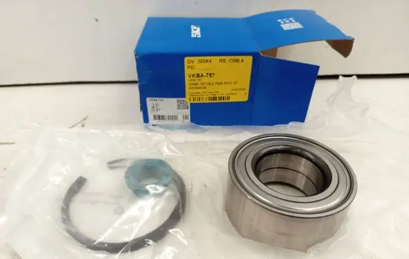 Mercedes-Benz 190 W201 Rear wheel bearing hub 2029800016 2019800016 2013500249