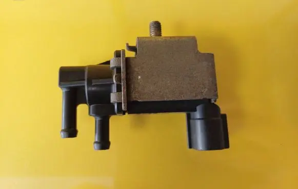 Suzuki Grand Vitara I Turbo solenoid valve K5T48295