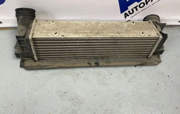 BMW X1 E84 Intercooler radiator 7029093 7624146