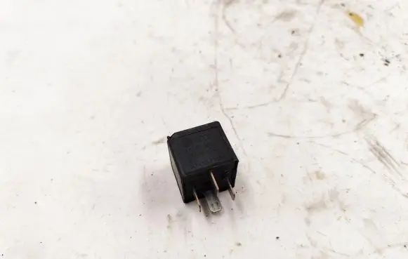 Audi A6 S6 C6 4F Other relay 8K0951253 V23136B6X72