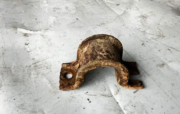 Toyota Land Cruiser (J120) Sway bar bush bracket, front