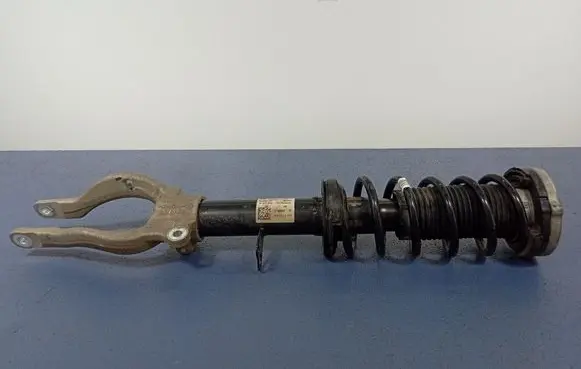 BMW 5 G30 G31 Front shock absorber with coil spring 6866607