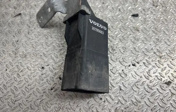Volvo V40 Glow plug pre-heat relay 0281003047