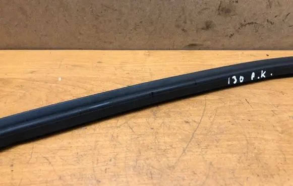 Hyundai i30 Front door glass trim molding