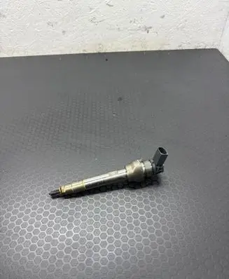 BMW 5 F10 F11 Fuel injector 0445110743 8514148