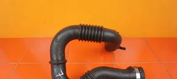 Opel Vivaro Intercooler hose/pipe 8201068612 M9R786