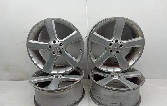 Mercedes-Benz GL X164 R20 alloy rim A1644011102