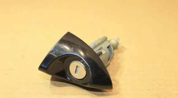 BMW X5 E53 Front door lock (next to the handle) 7035421