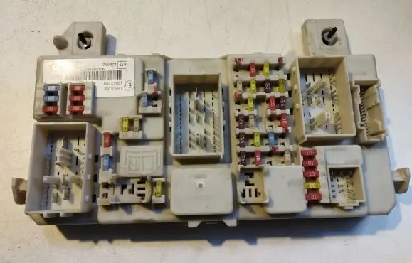 Ford Focus Fuse box set 8M5T14014 7M5T14A073DD