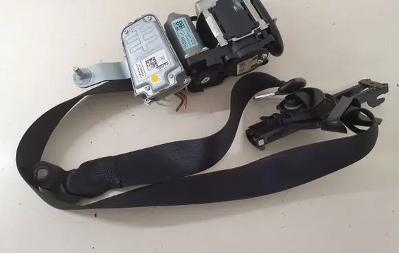 Mercedes-Benz E W212 Front seatbelt 617112200 610035800C