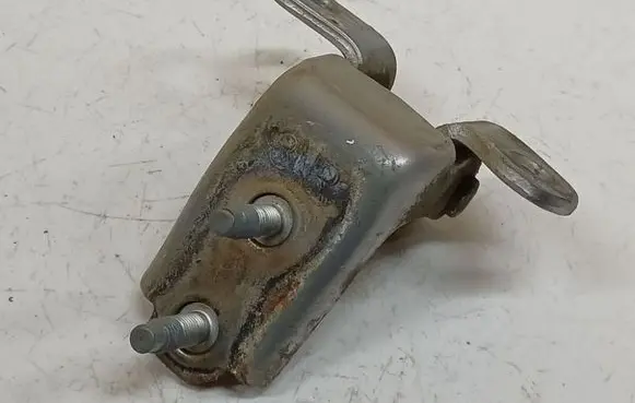 Honda FR-V Rear door lower hinge