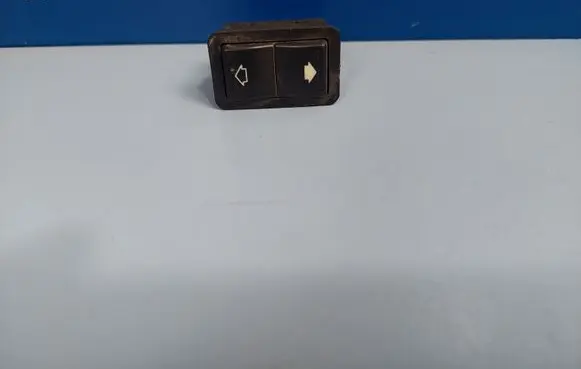 BMW 5 E39 Electric window control switch 8368974