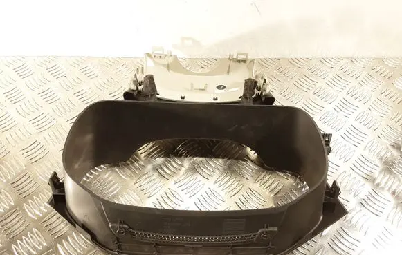 Steering wheel column trim