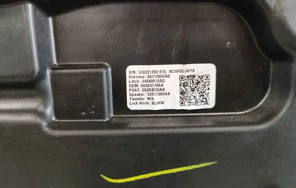 Ram 1500 Front window lifting mechanism without motor 68321181AA