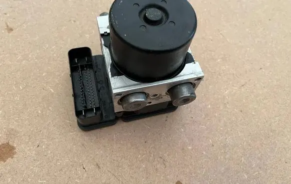 Mercedes-Benz C W204 ABS Pump A2045454132 28526439013 10061339751