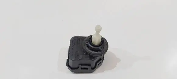 Volkswagen PASSAT B5 Headlight level adjustment motor 1J0941295C