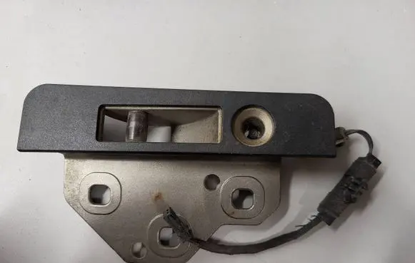 BMW M4 F82 F83 Convertible roof lock/latch 7290347