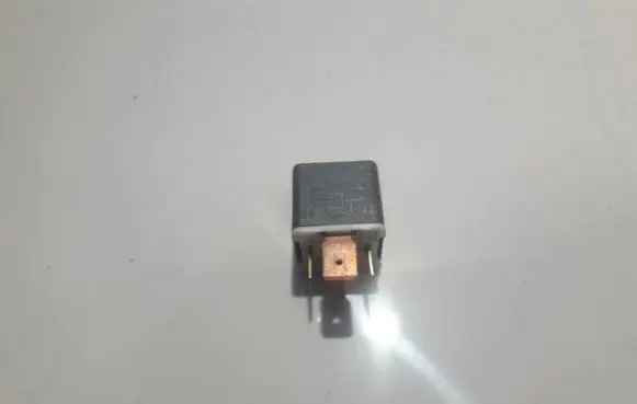 Volkswagen Golf IV Other relay 191937503 033