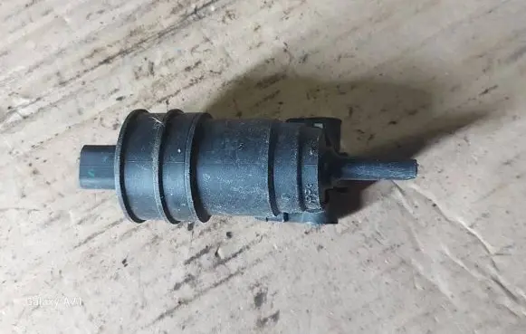 Renault Espace III Windscreen/windshield washer pump 430702