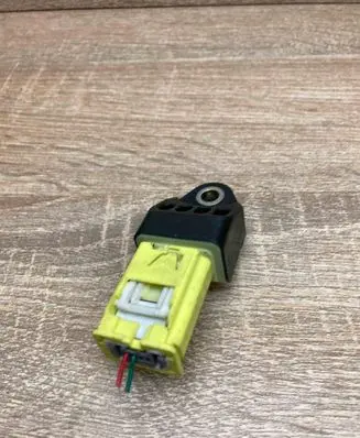 Toyota Prius (XW30) Airbag deployment crash/impact sensor 8983130020 WITHPLUG