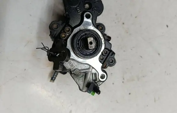 Citroen DS5 Fuel injection high pressure pump 9687959180 9424A050A 0233623CR