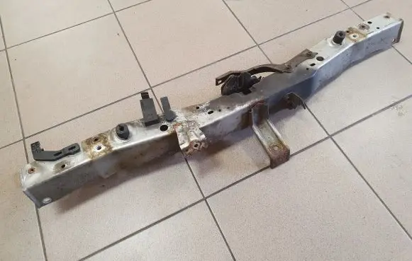 Toyota Avensis T270 Top upper radiator support slam panel