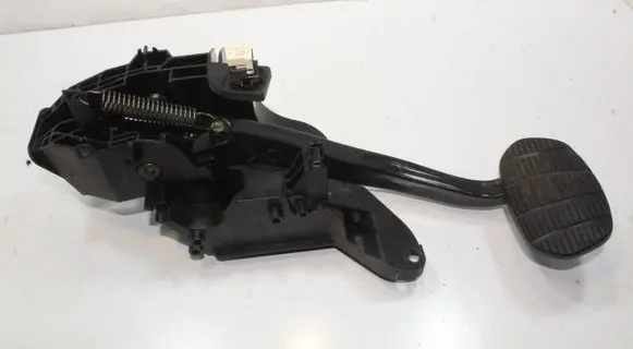 BMW X2 F39 Brake pedal 6860677 6856600
