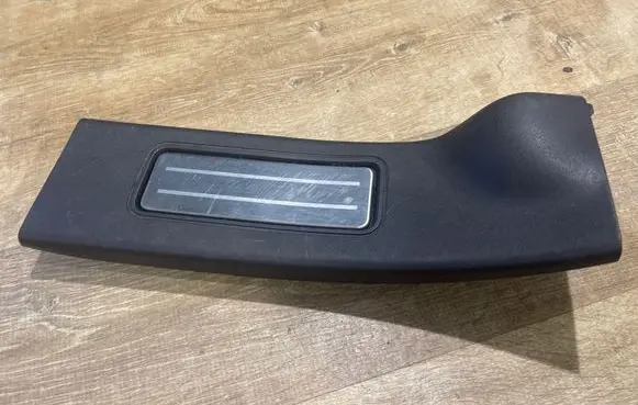 Land Rover Discovery 5 Rear sill trim cover HY3213245BB8 24032011