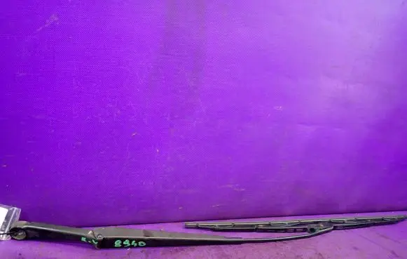 Opel Zafira A Front wiper blade arm 90582558