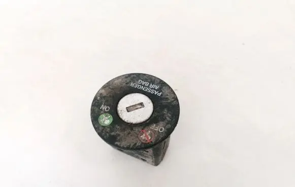 Passenger airbag on/off switch
