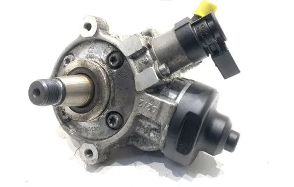 Volkswagen Golf VII Fuel injection high pressure pump 0445010537