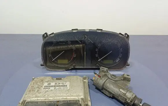 Skoda Octavia Mk1 (1U) Engine control unit/module ECU 06A906032LC