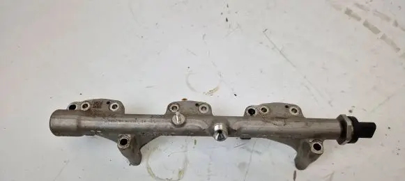 BMW 2 F22 F23 Fuel main line pipe 7639975