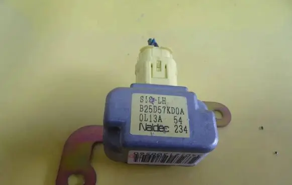 Mazda 323 F Airbag deployment crash/impact sensor B25D57KD0A
