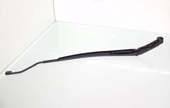 Toyota RAV 4 (XA40) Front wiper blade arm