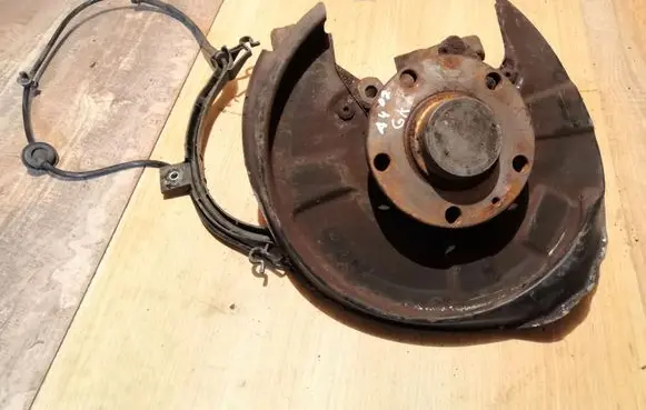 Audi A4 S4 B7 8E 8H Rear wheel hub spindle/knuckle 