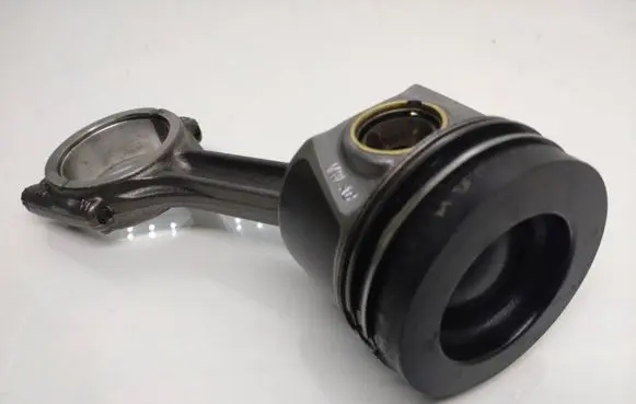 Volkswagen Tiguan Piston with connecting rod 04LA