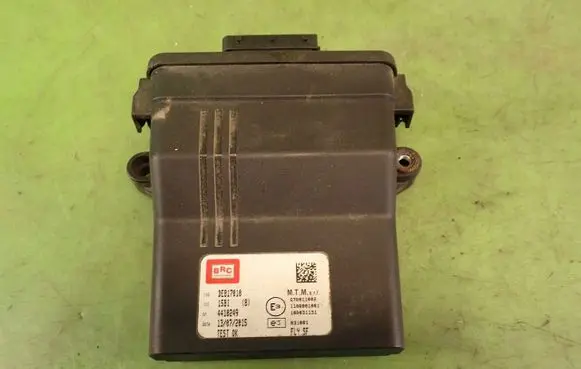 Skoda Fabia Mk1 (6Y) LP gas control unit module 67R011002