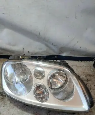 Volkswagen Touran I Headlight/headlamp 0301205204