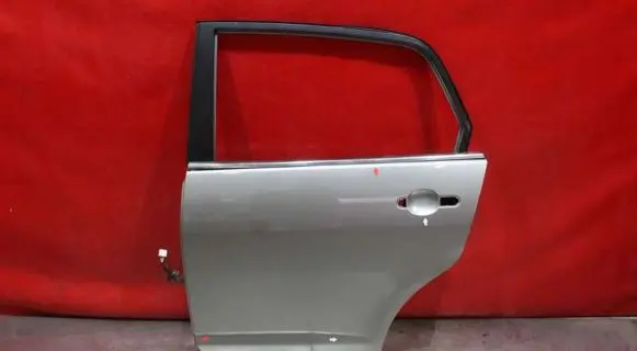 Nissan Tiida C11 Rear door