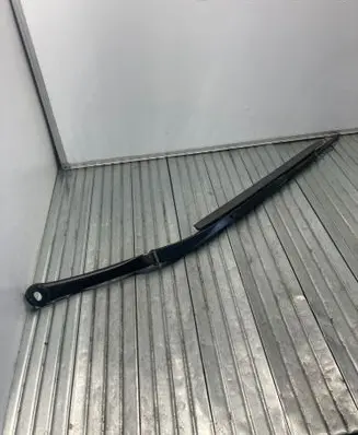 BMW 5 E39 Front wiper blade arm 8209879