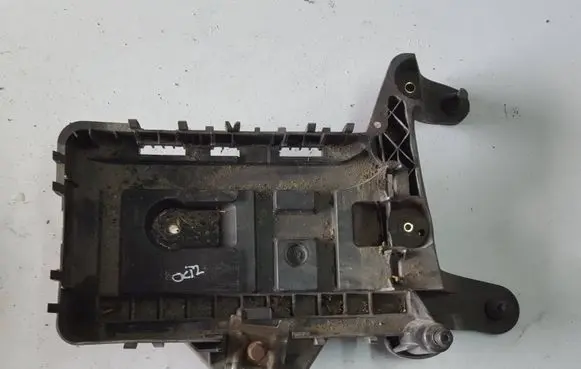 Skoda Octavia Mk2 (1Z) Battery bracket 