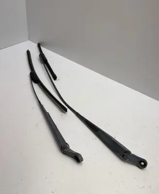 Front wiper blade arm