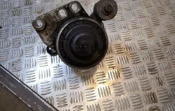 Ford Fusion II Engine mount bracket DG936F012DA