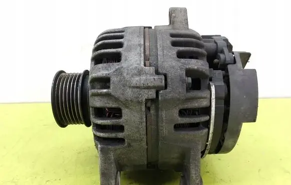 Renault Clio III Generator/alternator 8200660025