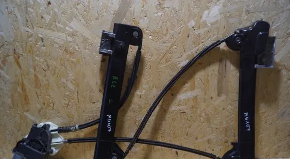 Peugeot RCZ Front door window regulator with motor