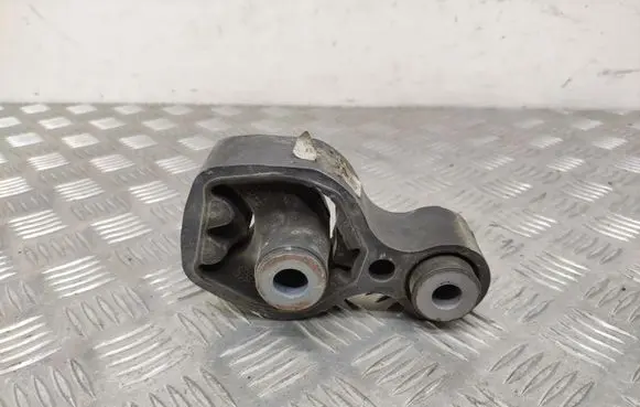 Mazda 6 Engine mount bracket
